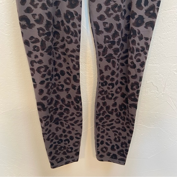 VARLEY CENTURY GREY CHEETAH LEOPARD ANIMAL PRINT CROPPED HIGH RISE LEGGINGS - Picture 6 of 16